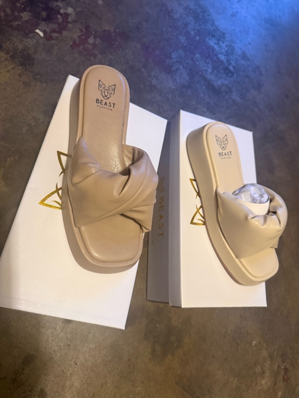 BEAST FASHION Women's Knotted Slide Sandals in Tan